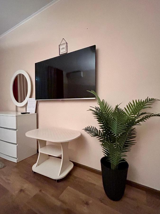 1 Поверх Ж К Паркові Озера Метро Дарниця Apartment Kiev Bagian luar foto
