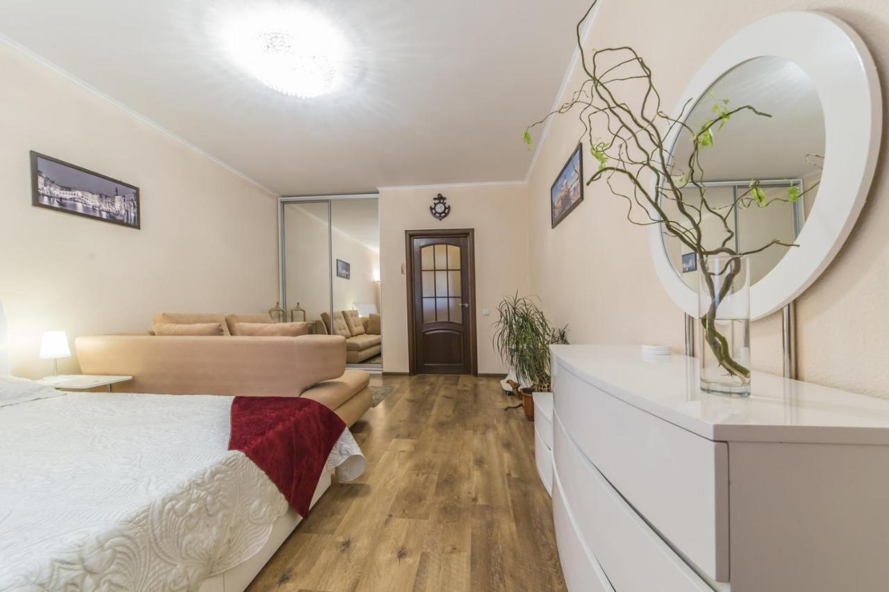 1 Поверх Ж К Паркові Озера Метро Дарниця Apartment Kiev Bagian luar foto