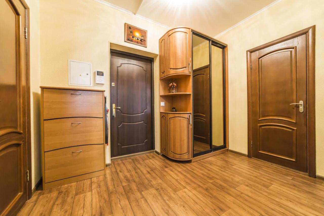 1 Поверх Ж К Паркові Озера Метро Дарниця Apartment Kiev Bagian luar foto