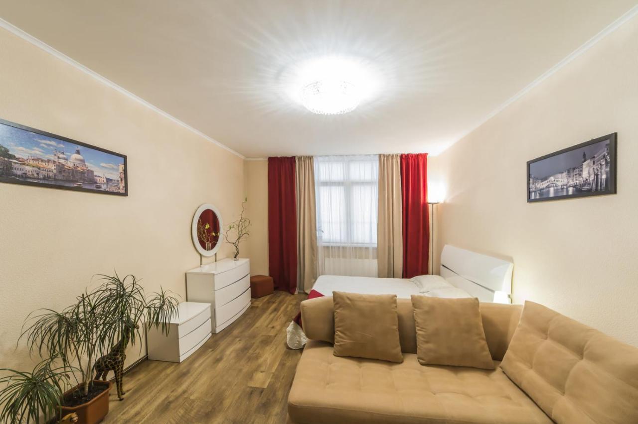 1 Поверх Ж К Паркові Озера Метро Дарниця Apartment Kiev Bagian luar foto