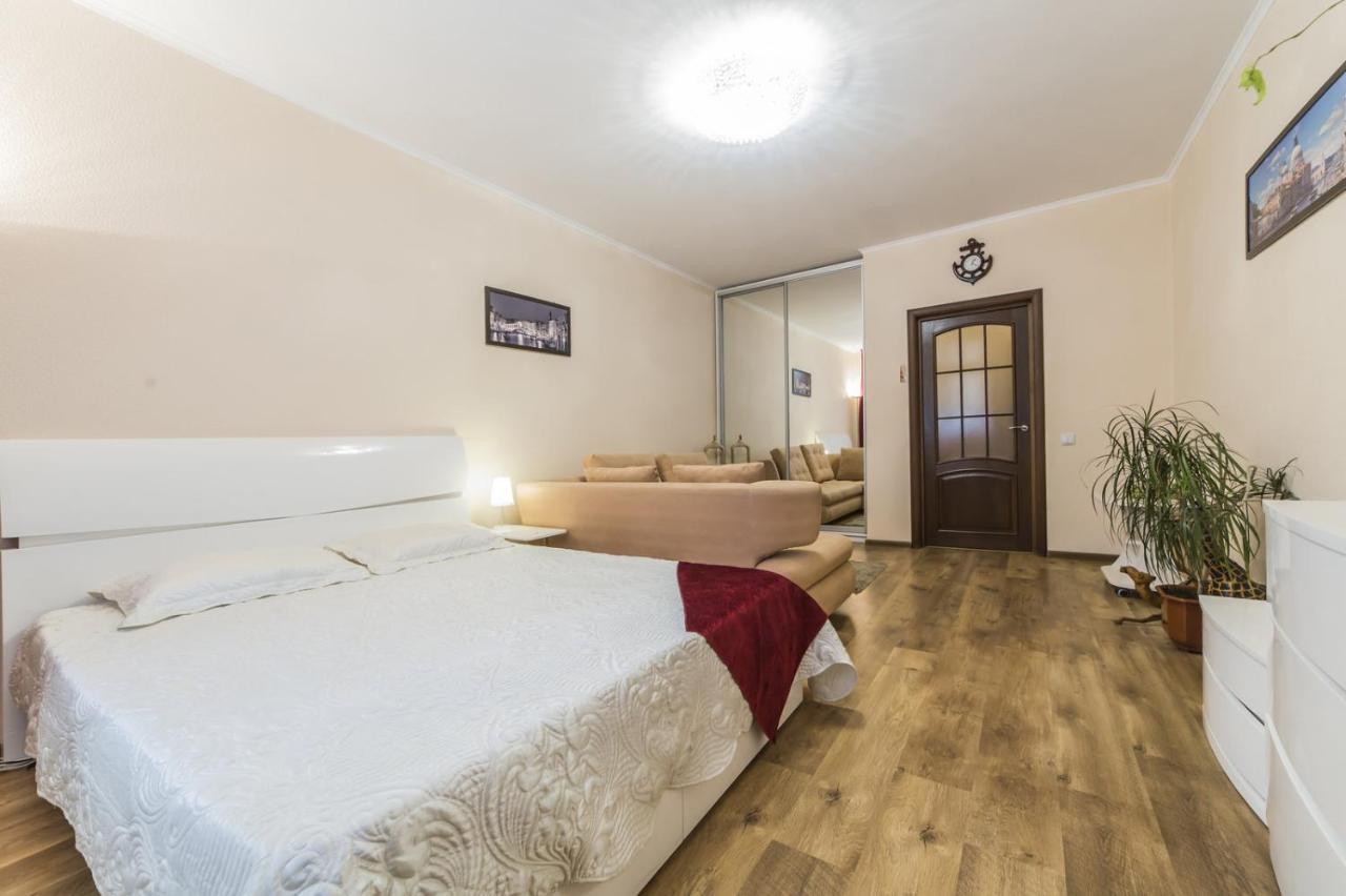 1 Поверх Ж К Паркові Озера Метро Дарниця Apartment Kiev Bagian luar foto